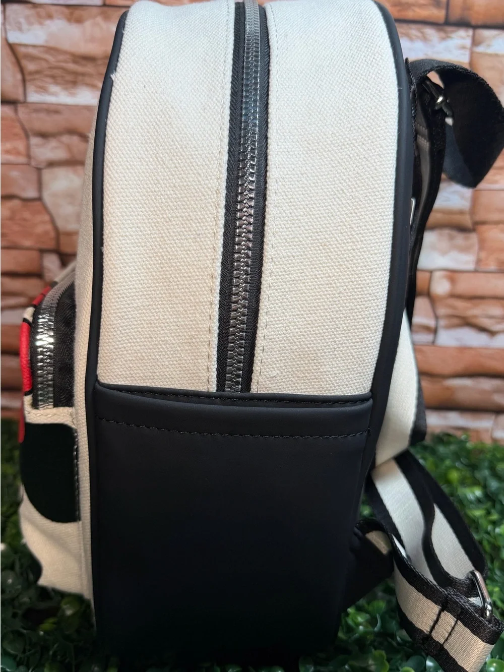 NEW DISNEY MINNIE MOUSE BACKPACK